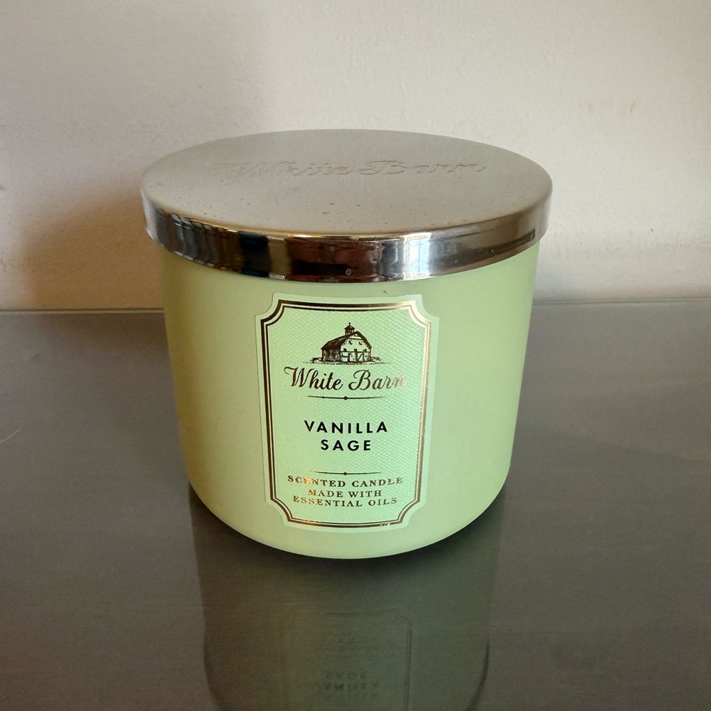 Bath & Body Works White Barn Vanilla Sage Candle